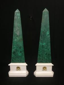 Esclusiva coppia di Obelischi a forma piramidale - Malachite e Carrara - H 71 cm